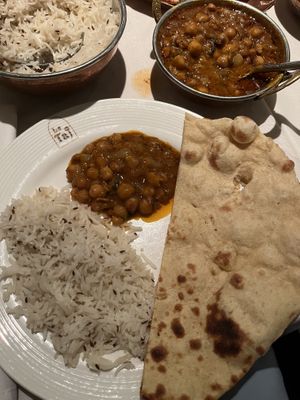 Jeera Rice, Channa Masala, Tandoori roti (VEGAN)  at Le Taj  in Montreal