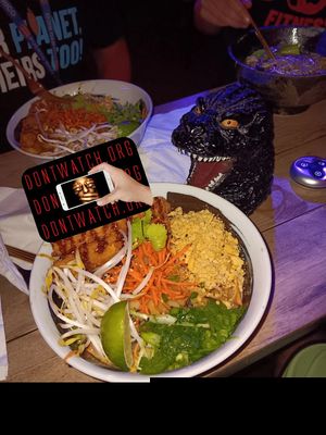 Vegan Pad Thai con tofu adicional at Kaiju Noodle Bar in San Juan