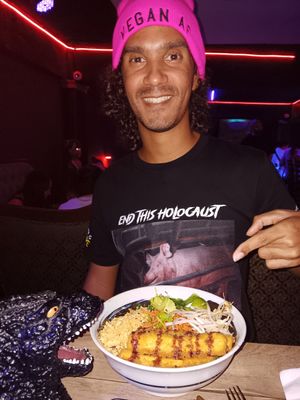 Muy rico el pad thai, y te sirven suficiente. at Kaiju Noodle Bar in San Juan