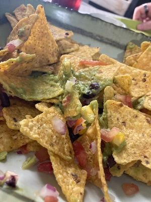 Nachos veganos con guacamole, pico de gallo y judías negras, se puede pedir las salsas y el resto de ingredientes a parte  at The Paradise Burgers in Ciudad Real