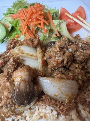 Vegan Lemongrass Chikin. Very flavorful and a nice spicy kick (not overwhelming but mild). Highly recommend ! #Veganuary at Basil and Mint in Camarillo