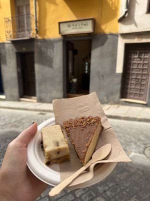 "Cheesecake" & cookie + Vanille & pecan tart at My Cat's Cake in Cuenca