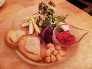 Toast and salad at Cocomo in Tokyo