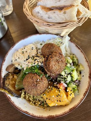 Falafel Bowl  at Feinkost Komplizen in Braunschweig