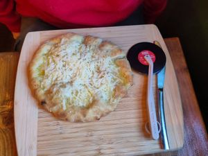 cheesy garlic pizza at Crank Cafe @ Crank Studios in Morley