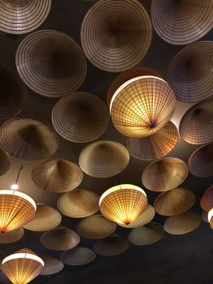 Die Deckendekoration des Huong Que at Huong Que - Kreuzberg in Berlin