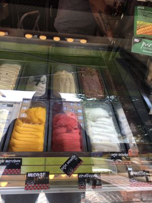 the vegan ice cream flavours at Tanne B - Marheineke Platz in Berlin