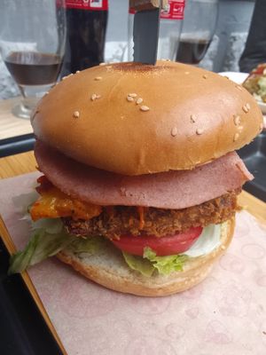 Pimentoni burger at El Veggie - Centro  in Arequipa