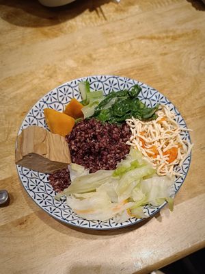 Healthy Black Rice Boxed Meal. 黑米蔬菜健康盒餐.   
A very healthy meal of black rice with assorted vegetables and tofu variations. at Miao Guanyin - 妙觀音素食 - Zhongzheng District in Taipei