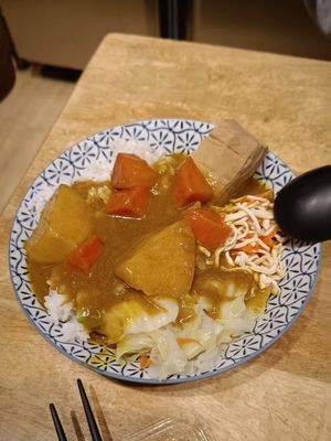 Curry Veggies Boxed Meal. 咖喱蔬菜拌饭.   
A simple and hearty meal with curry over rice, potatoes and vegetables and tofu. at Miao Guanyin - 妙觀音素食 - Zhongzheng District in Taipei