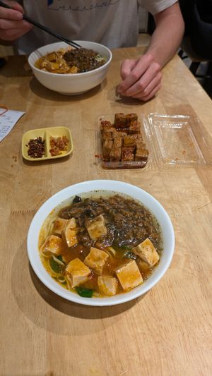 Yi noodles (mapo) & cold tofu in the middle at Miao Guanyin - 妙觀音素食 - Zhongzheng District in Taipei