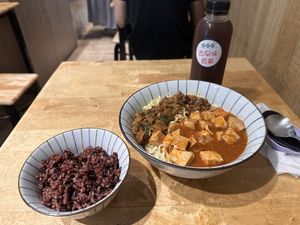 Yi-noodles with a side of black rice and an iced black teaa  at Miao Guanyin - 妙觀音素食 - Zhongzheng District in Taipei
