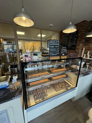 Wonderful organic vegan ice cream and chocolate - fabulous welcome - and dog friendly too 🤗  at Gemini Chocolate in Beverley