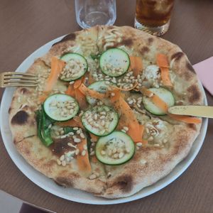 vegan pizza at Encci Carvoiera in Carvoeiro