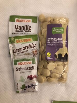 Baking   at LoVegano in Mallorca