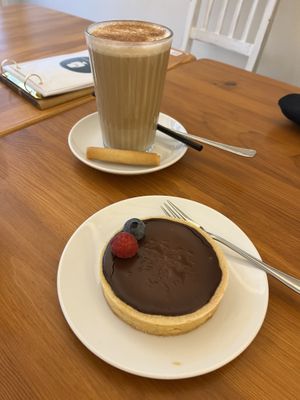 Oat Latte and Chocolate cake    at Zuckermädchen's Konditorei in Bonn