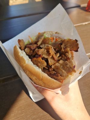 Doner Kebab with vegan alternative at Efteling - Station De Oost: De Brutale Aap in Kaatsheuvel