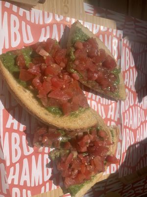 Pesto bruschetta (vegan)  at Hambu  in Vernazza