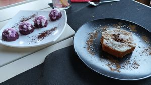 Trufas de remolacha y coco, y carrot cake at The Wala Room in Torremolinos