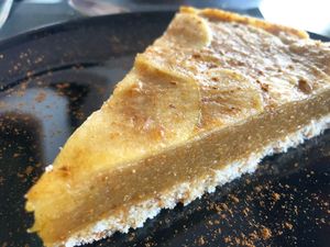 Raw vegan apple fig pie at The Wala Room in Torremolinos