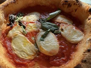 vegan pizza  at 60 Seconds To Napoli in Cologne