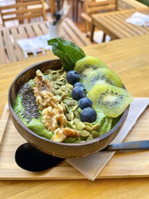 "ultimate bowl"  at PLANT SHACK - Cala Mayor in Mallorca