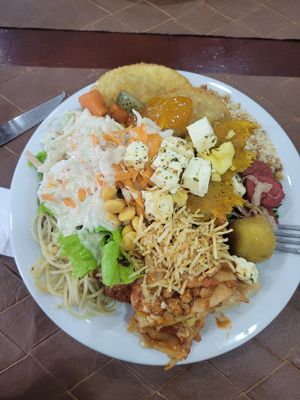prato do buffet à vontade, as "carnes" veganas passam na mesa, como em rodízio at Chama Verde Churrascaria Vegana in Campinas