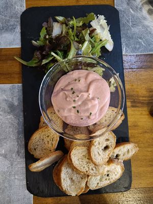 Hummus de remolacha at Gastro Mercat in Gava