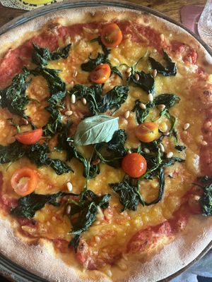 Pizza mit Spinat  at Portofino a Lupo in Alkmaar