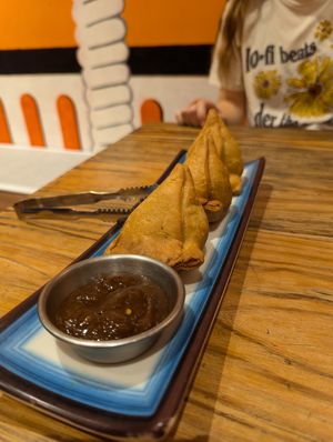 Samosa with tamarind chutney at Namo Namo Ganga Impression - 恒河·印象印度餐厅 in Yangshuo