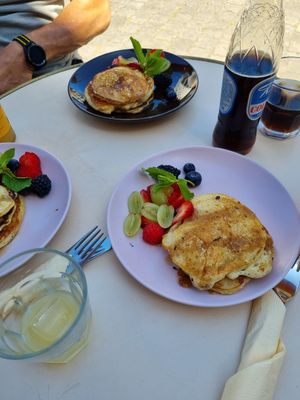 Pancakes with fruits at Noencafé in Oostende
