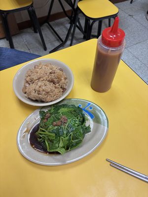 Rice and greens  at Ningxia Vegetarian Restaurant - 寧夏素食小館 in Taipei