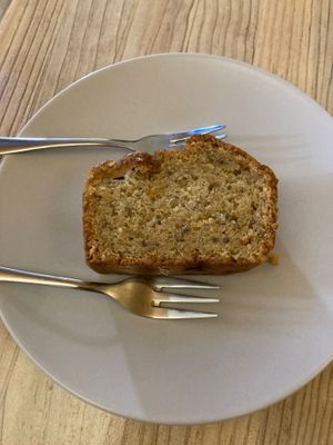 Vegan cake (Apple and elderflower) at Raíces Café y Arte in Madrid