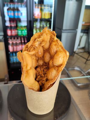 Bubble Waffel mit Lotoscreme at Futterluke in Hamburg