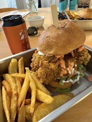 KFC style burguer  at Ongo in Porto