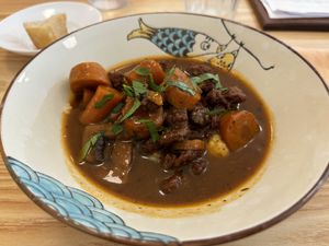 Bourguignon aux pst, champignon, carotte  at Cabaïtan in Lyon