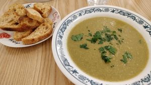 Soupe de légumes verts avec croûtons at Cabaïtan in Lyon