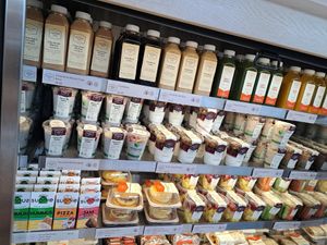 Clear labeling and prices at SFO - Proper Food - T1 in San Francisco