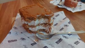 Tarta de vainilla y crema de lotus at AMONA Basque Vegan food in Pamplona