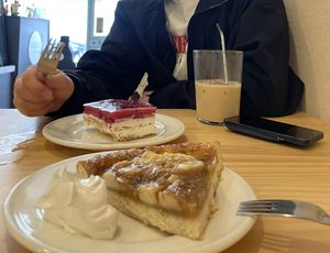 Apple pie and somethinh fruity for dessert  at Zeus Vegkek in Izmir