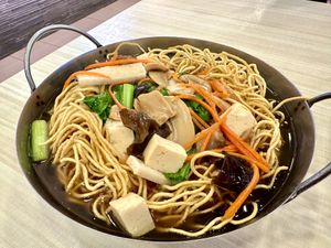 Crispy noodles 👍🏻   at Green Vegetarian 三德 - YewTee in West Singapore