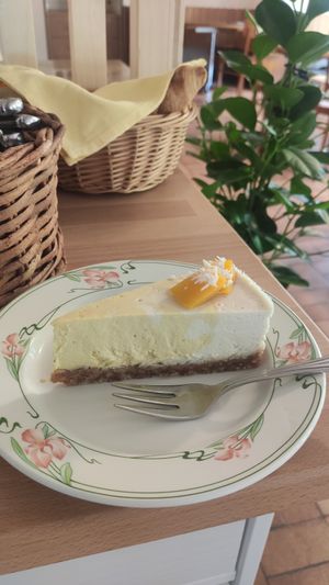 Mango-Kokos-Torte at Hotel Restaurant du Cerf in Soubey