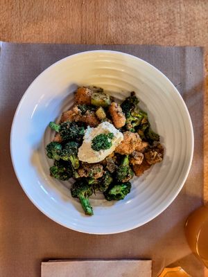 Gnocchi mit Salbeipesto und Broccoli at Hotel Restaurant du Cerf in Soubey