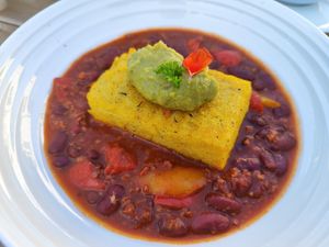 Chili, polenta and guacamole 🤤 at Hotel Restaurant du Cerf in Soubey