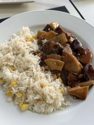 Bambú con setas y arroz blanco  at China Town II in Almunecar