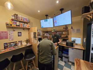Counter to order and small shop at Glasgow Burgers in Nantes