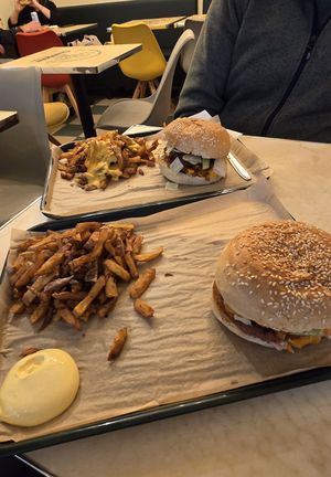 Burger and fries at Glasgow Burgers in Nantes
