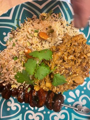 Jackfruit Rendang accompanied with a ketjap mushroom skewer topped of with coriander, nuts and seeds  at CHALAZA in Valkenburg