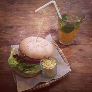 Quinoa shitake burger at Quinoa in Barcelona