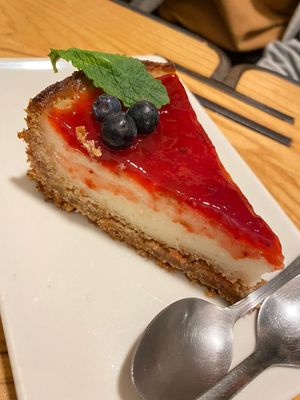 Cheesecake vegano 10/10 🤩 at Quinoa in Barcelona
